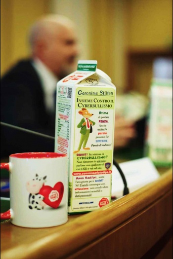 LATTE SANO, UNA CONFEZIONE IN PILLOLE  CONTRO IL BULLISMO VIRTUALE