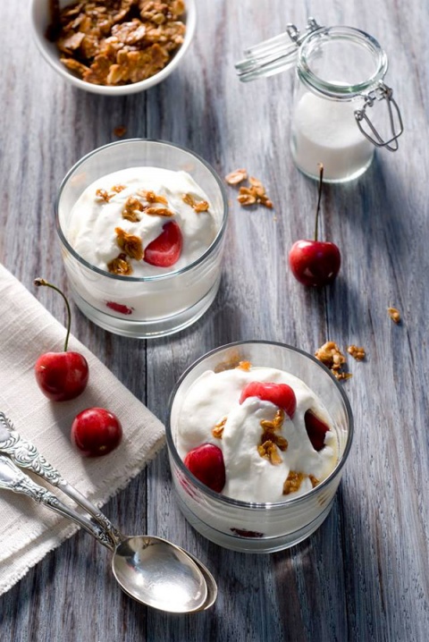 yogurt con frutta e cereali