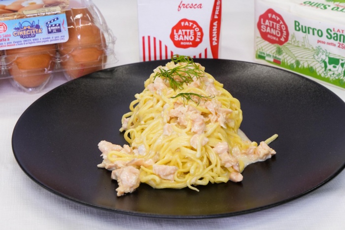 TAGLIOLINI AL SALMONE