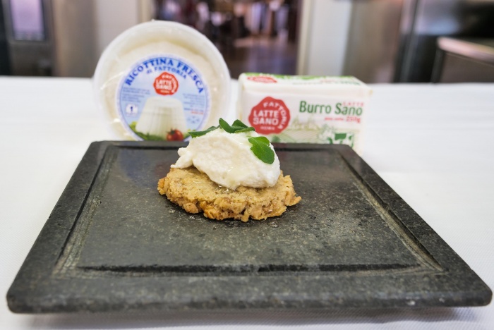 RICOTTA AL CRUMBLE DI NOCI