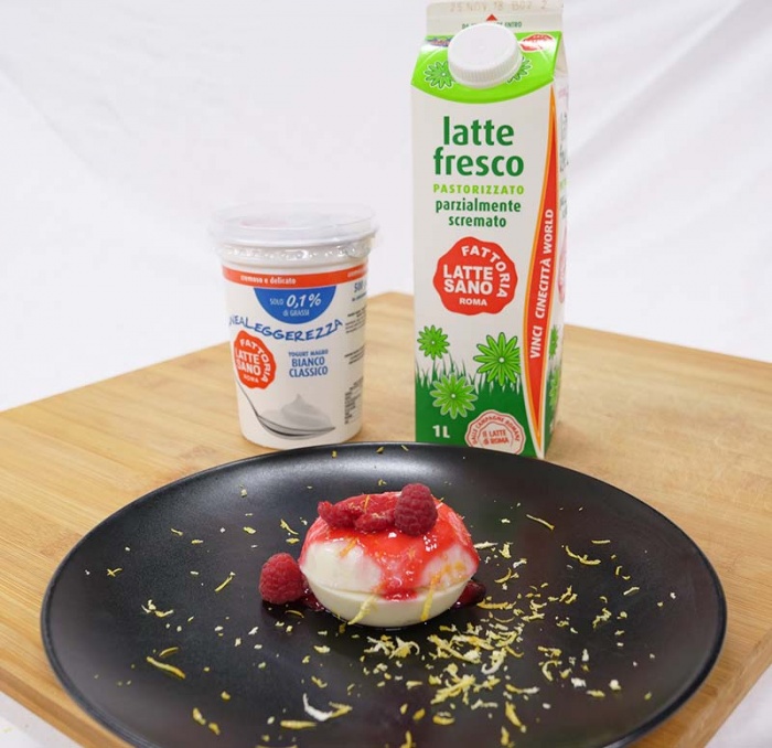 BAVARESE DI YOGURT E LAMPONI