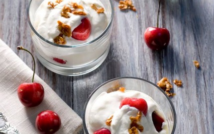 yogurt con frutta e cereali